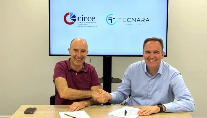 Andrés Llombart, CEO of CIRCE, and Iñaki Gil, President of TECNARA.