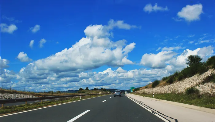 cielo con carretera